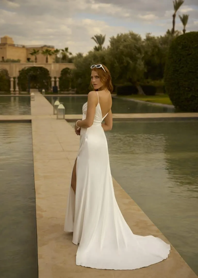 zCherish-Love-Collection_Caroline_Back1_10016500_H0A6539-768x1075